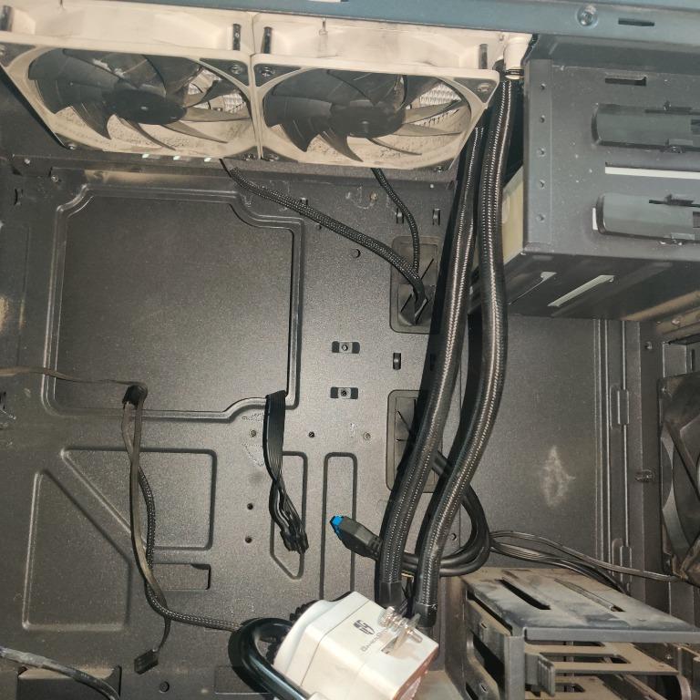 AeroCool Case, Deepcool 240 AIO CPU Cooler, & Seasonic 520w PSU Bundle (Category: Computer Parts) located in Quezon City. Submitted by ryuko.matoi (Listing ID 1125447852, Image 2). Description: Computer Case, AIO Cooler, & PSU Bundle Selling as a set Price: Php 4,000 for all 1.) AeroCool Case Complete screws and standoffs Includes DVD RW/Reader Issue: 1 system fan does not work Dusty No box 2.) Deepcool Captain 240x White AIO CPU cooler Working N