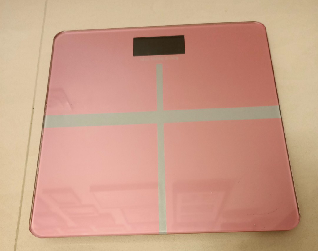 Digital weighing scale with temperature sensor, Health & Nutrition