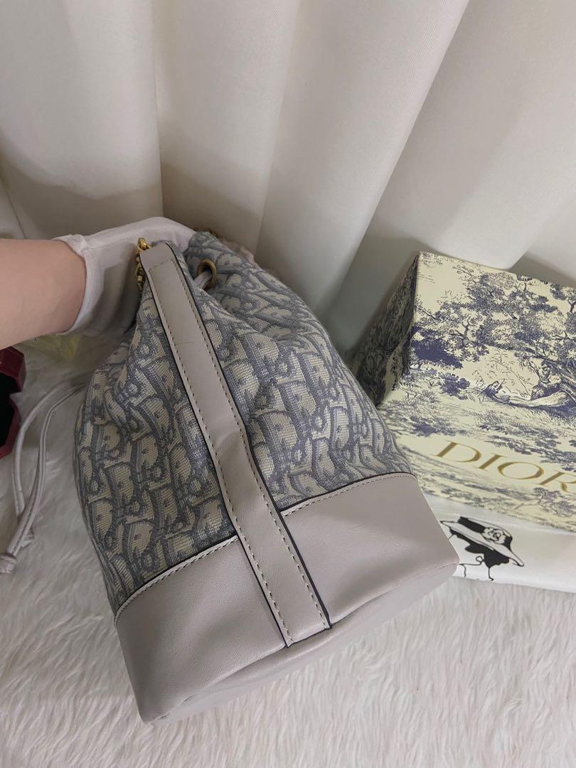 Dior oblique bucket bag from japan (Category: Luxury Bags & Wallets) located in Mandaluyong City. Submitted by japanandsingaporeluxepreloved (Listing ID 1125315583, Image 2). Description: .