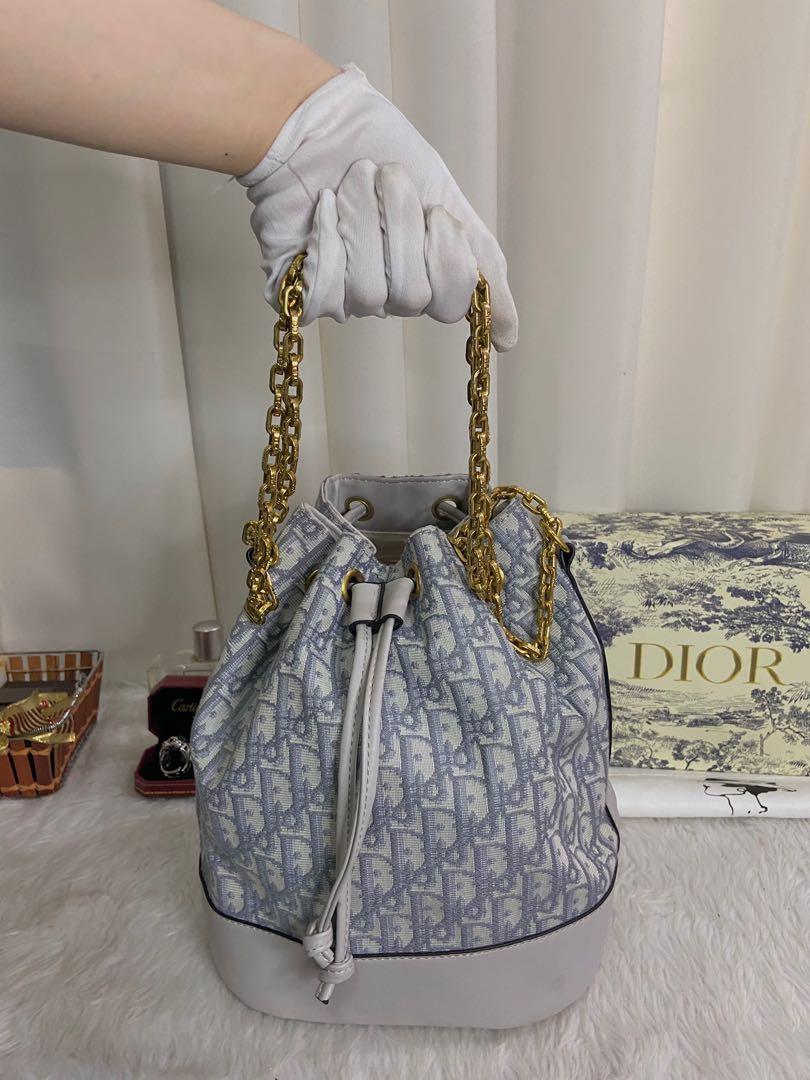 Dior oblique bucket bag from japan (Category: Luxury Bags & Wallets) located in Mandaluyong City. Submitted by japanandsingaporeluxepreloved (Listing ID 1125315583, Image 1). Description: .