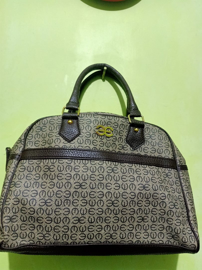 Esquire doctors bag, Women's Fashion, Bags & Wallets, Clutches on Carousell