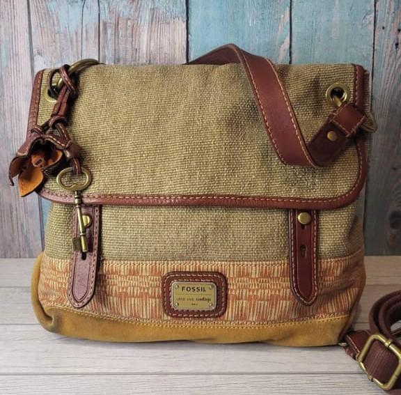 Fossil canvas shop