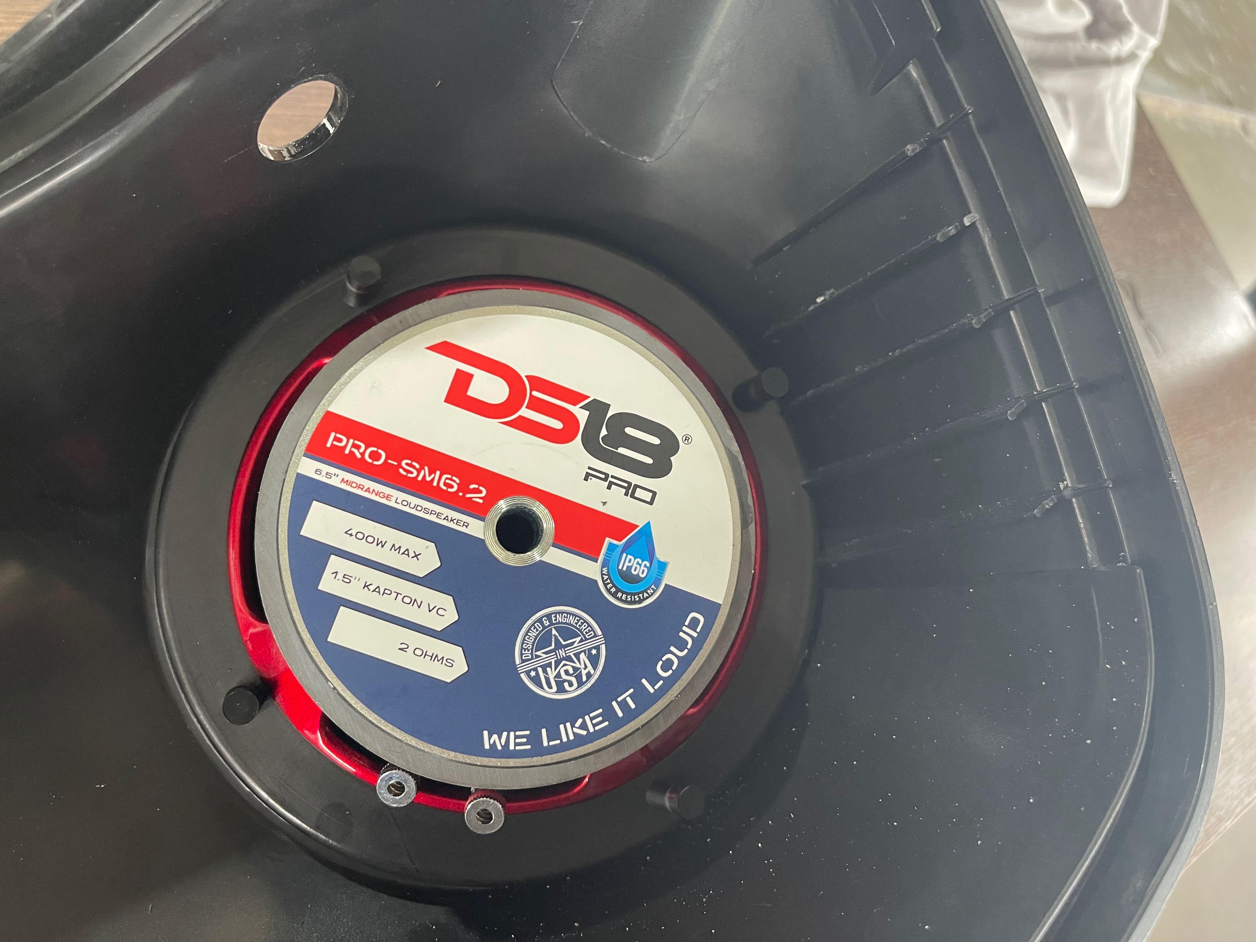 Harley Davidson DS18 6.5inch speakers and lid, Car Accessories