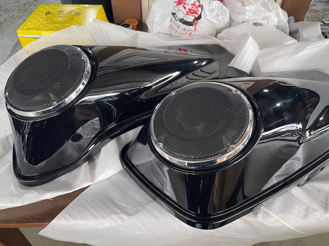 Harley Davidson DS18 6.5inch speakers and lid, Car Accessories