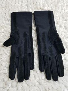 Isotoner black gloves