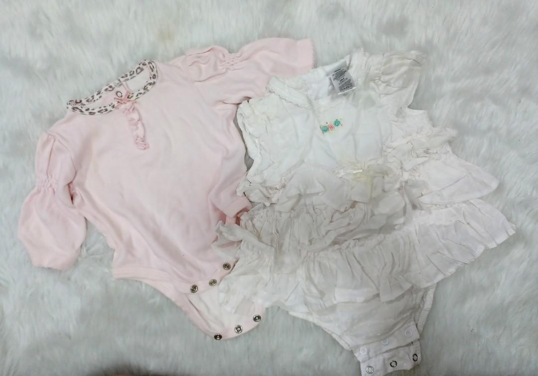 LITTLE ME BABY ONESIS (Category: Babies & Kids Fashion) located in Manila. Submitted by kzpot (Listing ID 1125475102, Image 1). Description: BRAND: LITTLE ME 3-6MONTHS PRELOVED WITH WASHABLE STAIN VGUC.