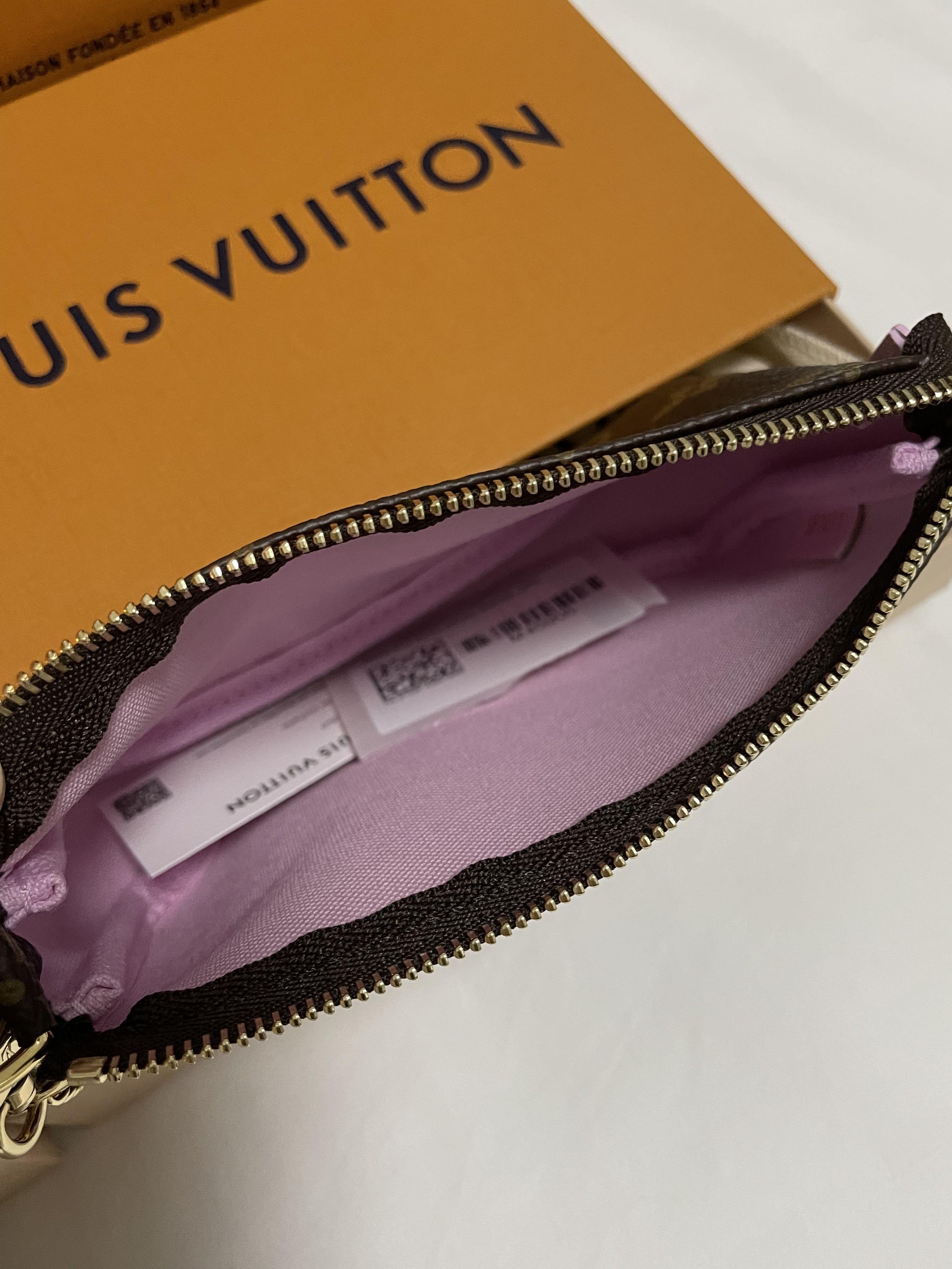 Louis Vuitton 2021 London Christmas Animation Mini Pochette Accessoires,  Luxury, Bags & Wallets on Carousell