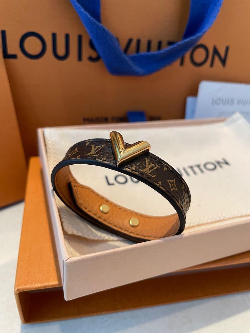 Leather bracelet Louis Vuitton Red in Leather - 33812154