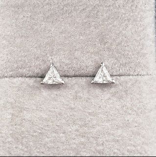 （分類：）位於 。 由 sw.moissanite 提交（商品編號 284018085，圖片 1）。簡介： 。