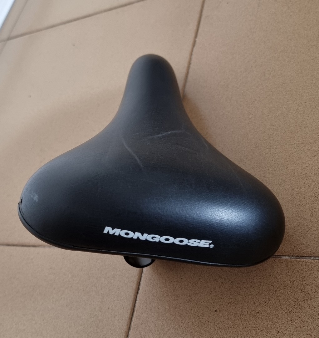 Mongoose MTB seat, Sports Equipment, Bicycles & Parts, Parts