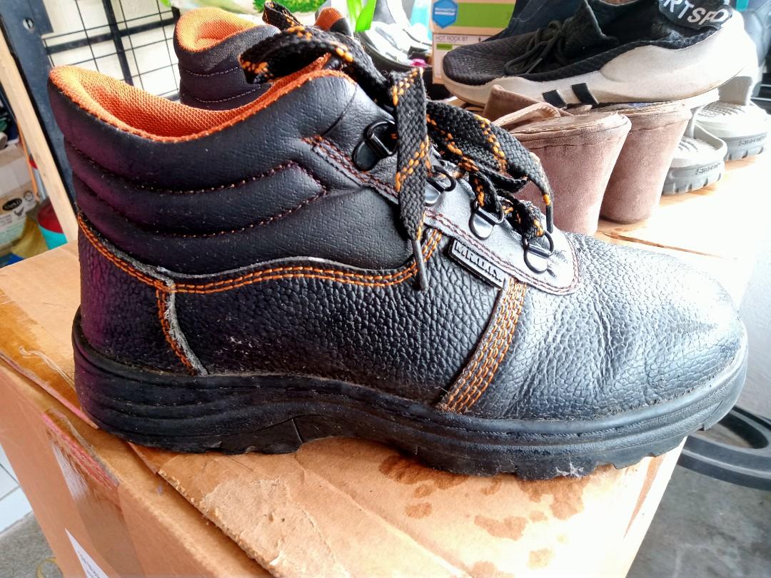 Mr diy safety shoes price shop