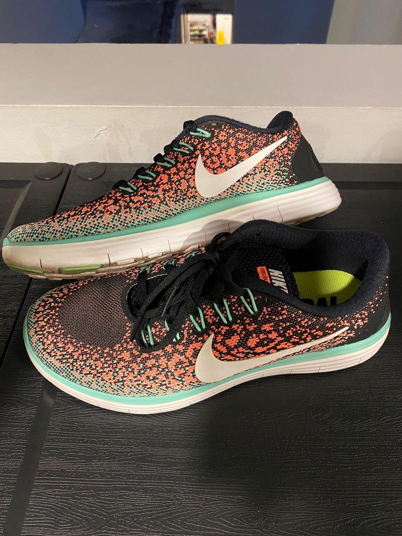 Nike free run distance 3 top
