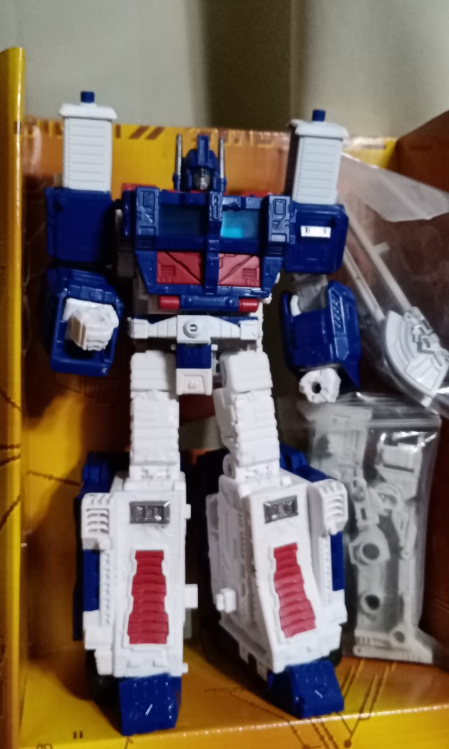 Transformers Kingdom Ultra Magnus with Upgrades, Hobbies & Toys, Toys