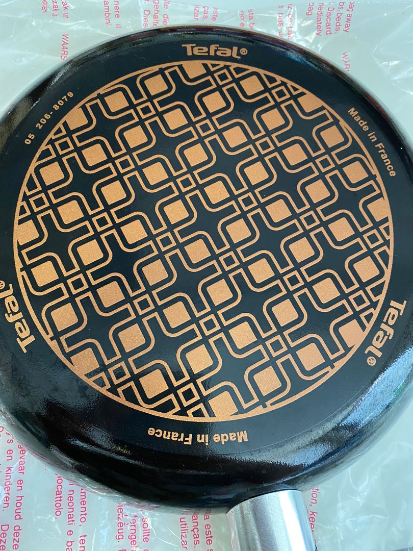 24cm Tefal pan (made in France), Furniture & Home Living, Kitchenware & Tableware, Cookware