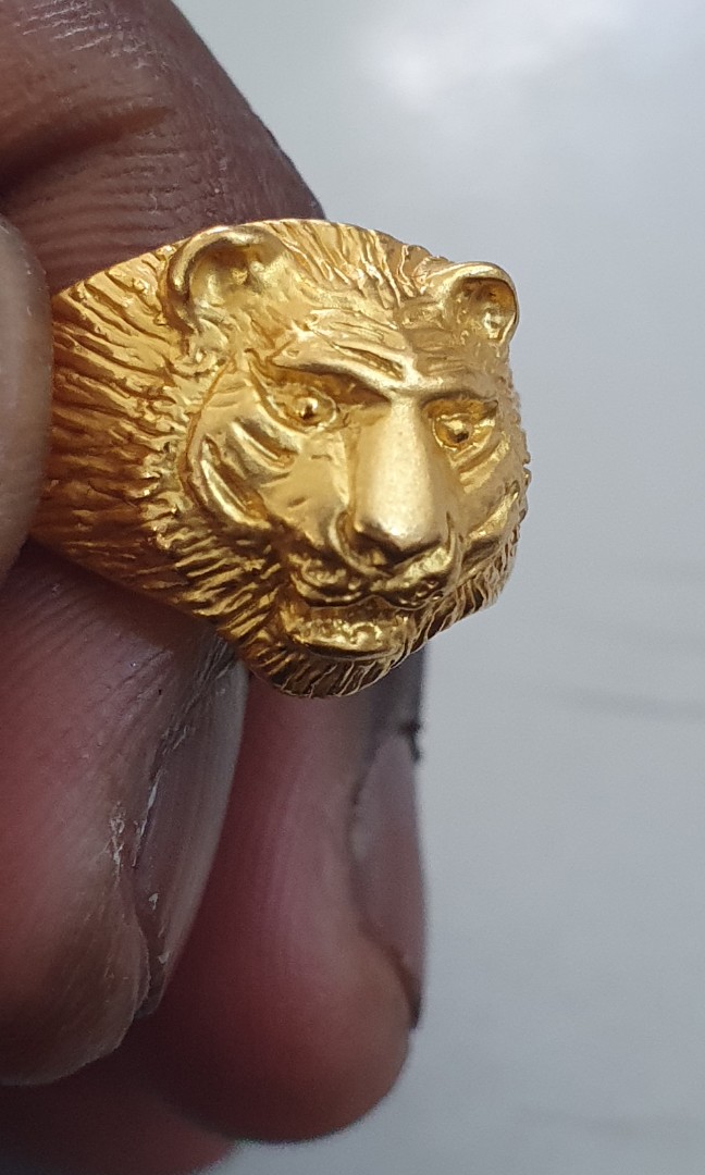 Mens gold discount tiger ring