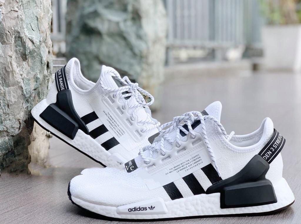 ADIDAS NMD R1 V2 BOOST