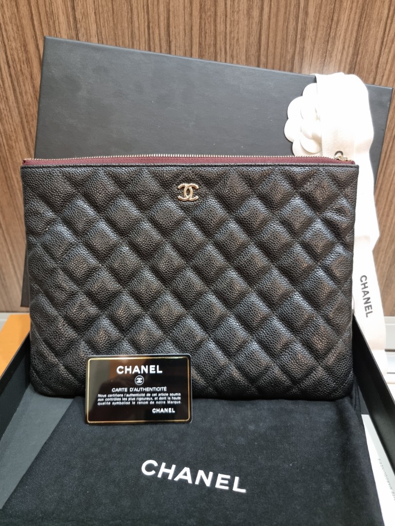 Chanel o Case Medium GHW