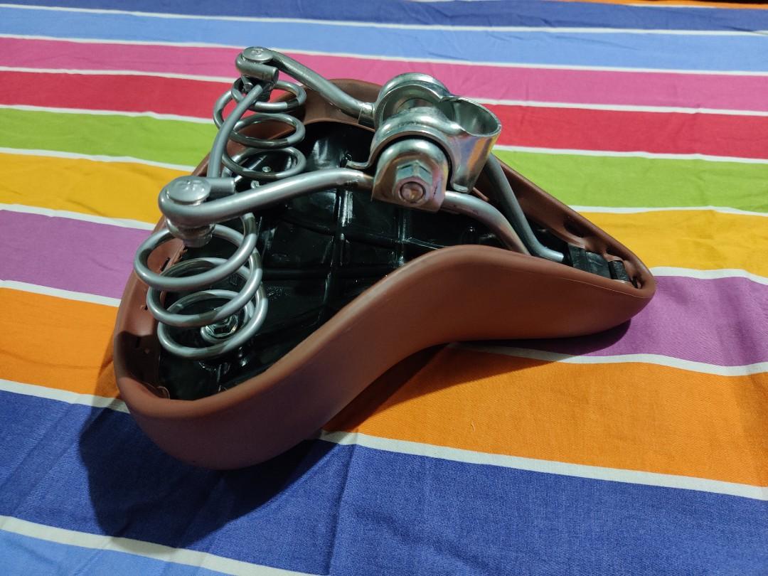 Classic Bike Saddle and Alloy Seatpost, Sports Equipment, Bicycles