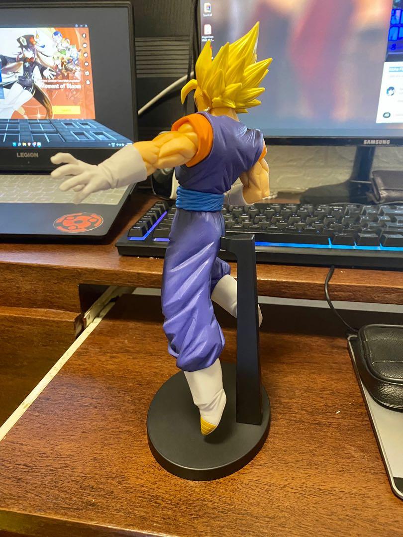 Dragob Ball Z Legendz-Vegeto (Category: Figurines & Statues) located in Manila. Submitted by renzieg (Listing ID 1125631817, Image 2). Description: Selling my Back in Box Vegeto figure Bandai SSJ Legends collab Figure displayed on glass shelves, well-maintained. RFS: making space for my coming figures this December.