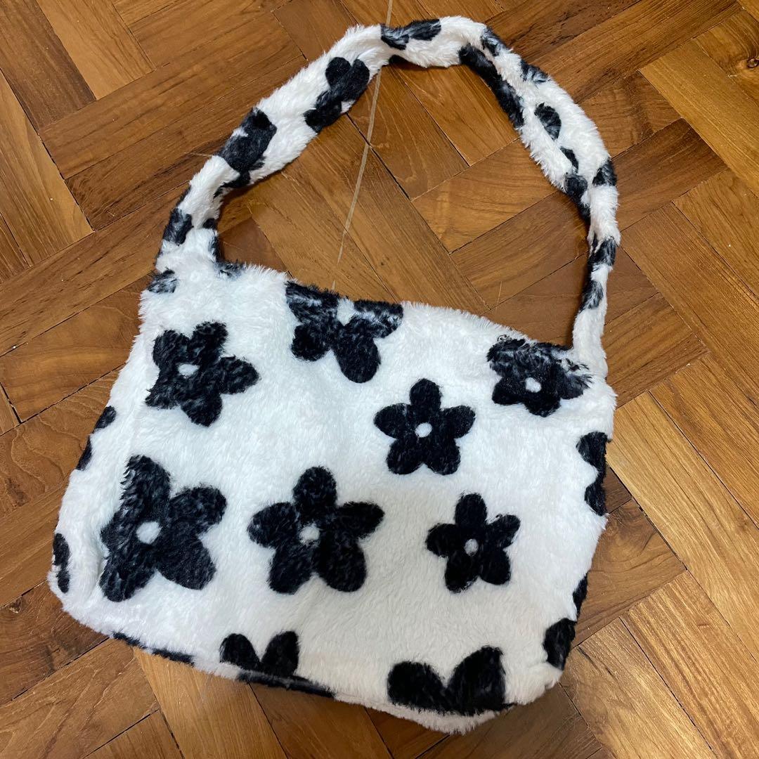 Daisy hotsell fuzzy bag