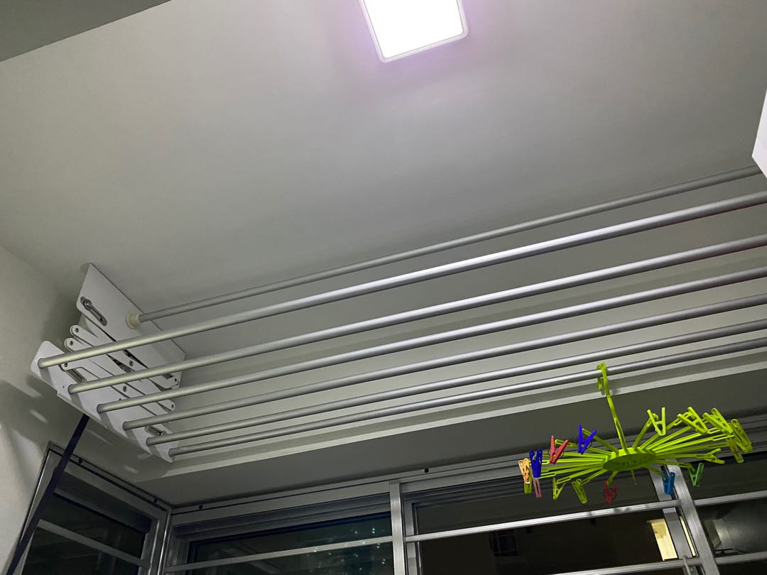 Hdb retractable laundry rack top