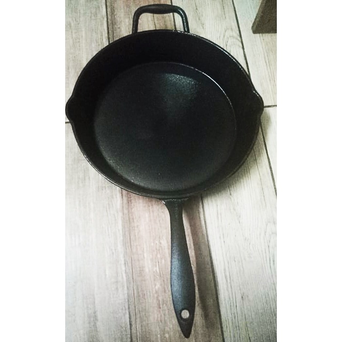 Lagostina Cast Iron Round Skillet, Cast Iron Pan, 12", 30cm, Furniture