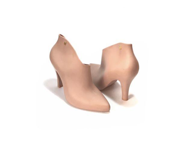 Melissa DRAMA FLOCK Nude Pink Ankle Boots US8 Women s Fashion