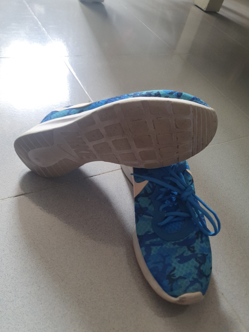 Nike blue camo shoes clearance