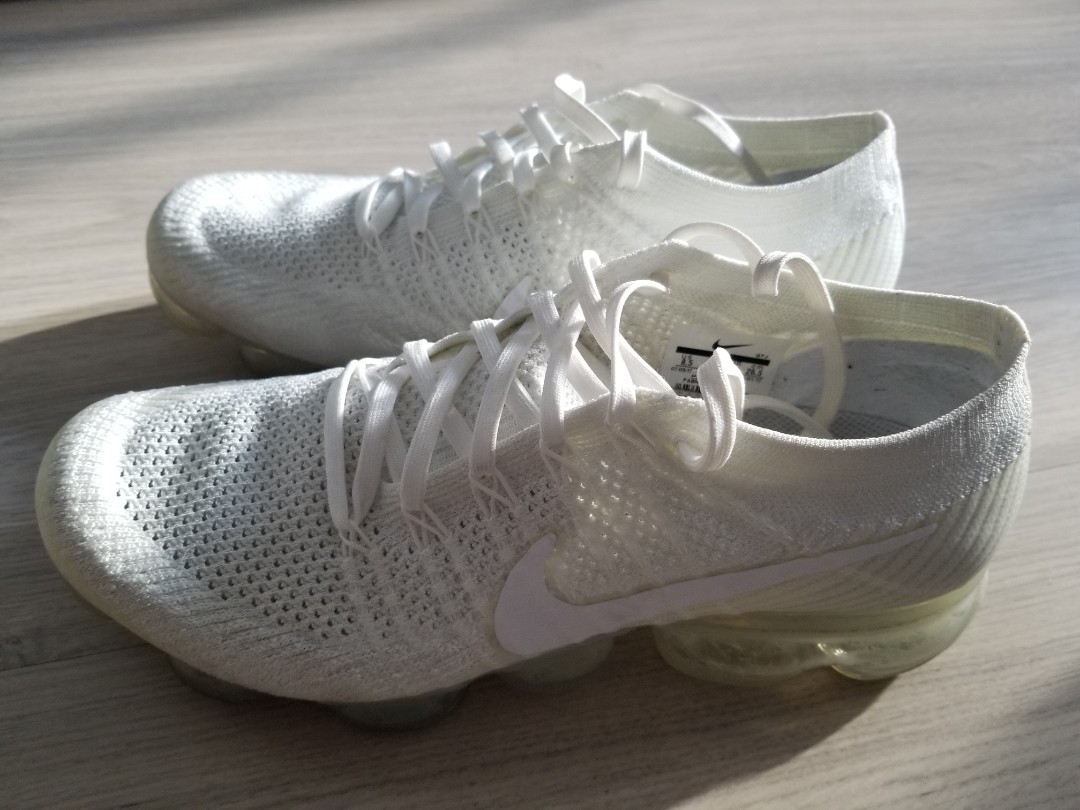nike vapormax triple white