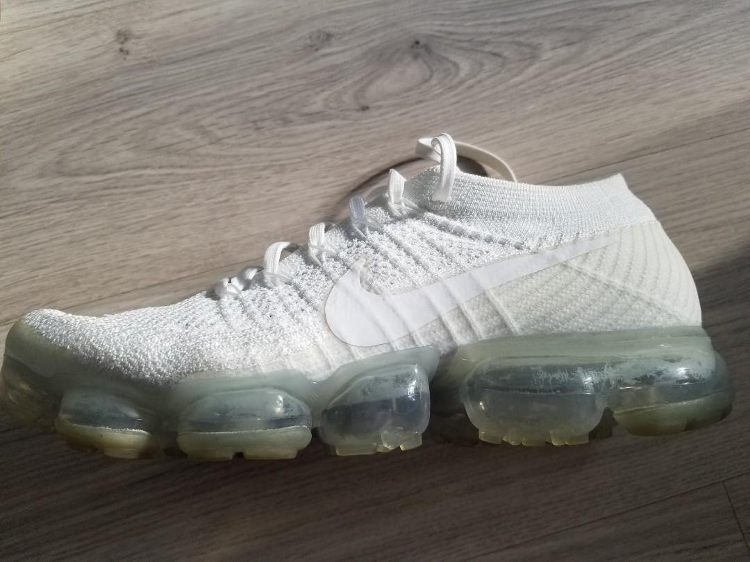 nike vapormax triple white
