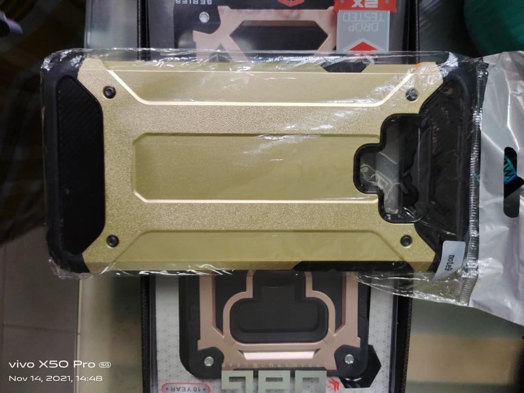 Note 9 casing (Category: Cases & Sleeves) located in Singapore. Submitted by ukj15 (Listing ID 1125574343, Image 1). Description: both for $10.Bought spares but phone faulty..