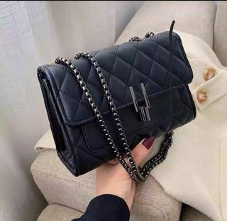 #SelaluUntung tas hitam