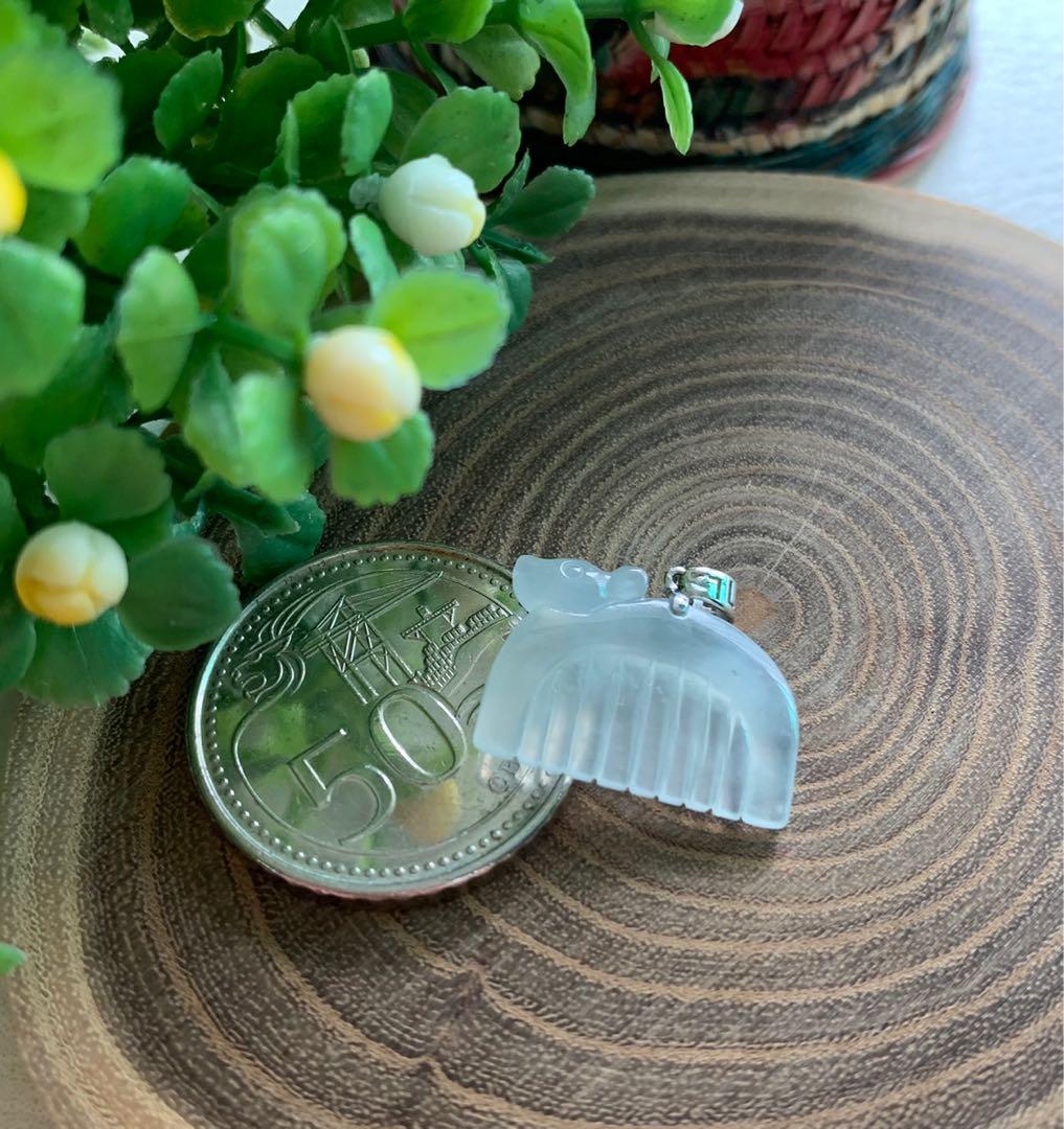 Translucent mouse on the comb with interesting cotton in 18k white gold ...