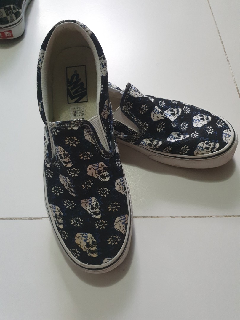 Vans Classic Slip Ons, Women's Fashion, Footwear, Sneakers on Carousell