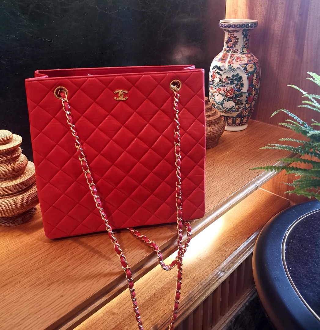 Vintage Chanel Red Quilt Tall CC Chain Shoulder Bag, Luxury, Bags & Wallets  on Carousell