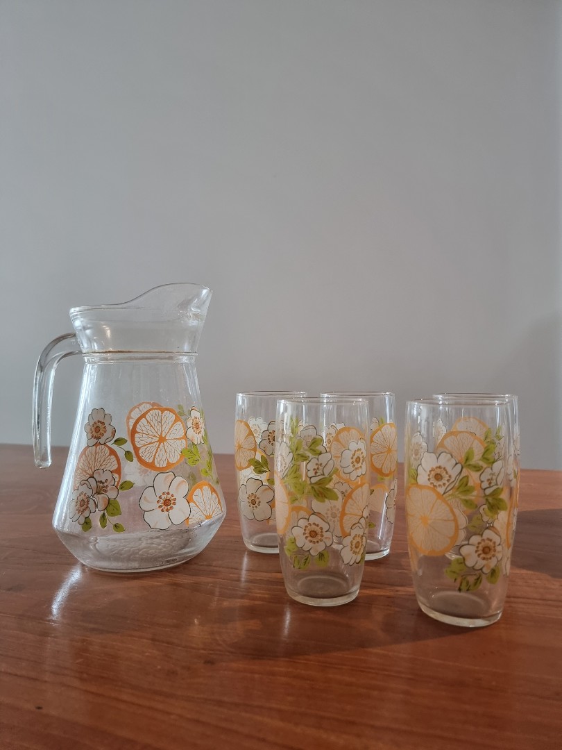 Vintage Kitschy Glass Jug with 6 matching cups, Hobbies & Toys