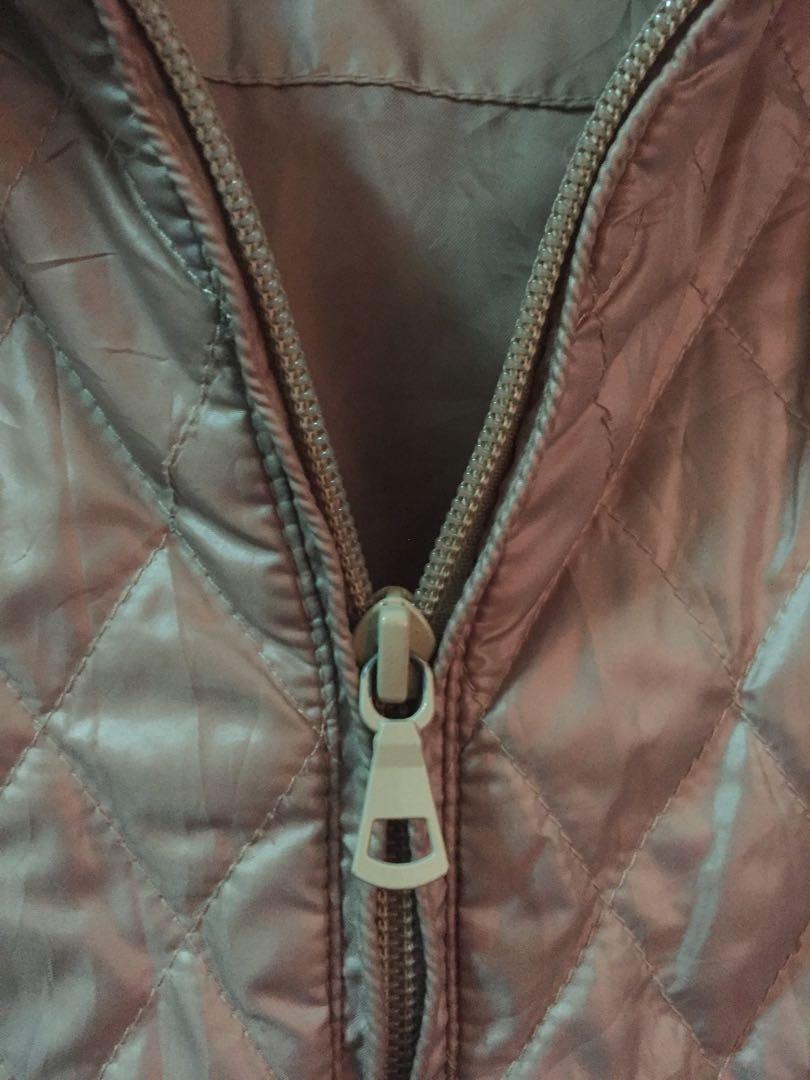 Winter coat/ Jacket (Category: Coats, Jackets and Outerwear) located in Manila. Submitted by futuremd_ (Listing ID 1125543661, Image 2). Description: Used once. Great quality!! Condition: 10/10. Great for trekking/ for winter/ cold seasons Size: S- M RFS: need funds for Medical Books and tuition fee :).