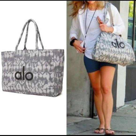 Alo yoga tote bag, Women's Fashion, Bags & Wallets, Tote Bags on Carousell