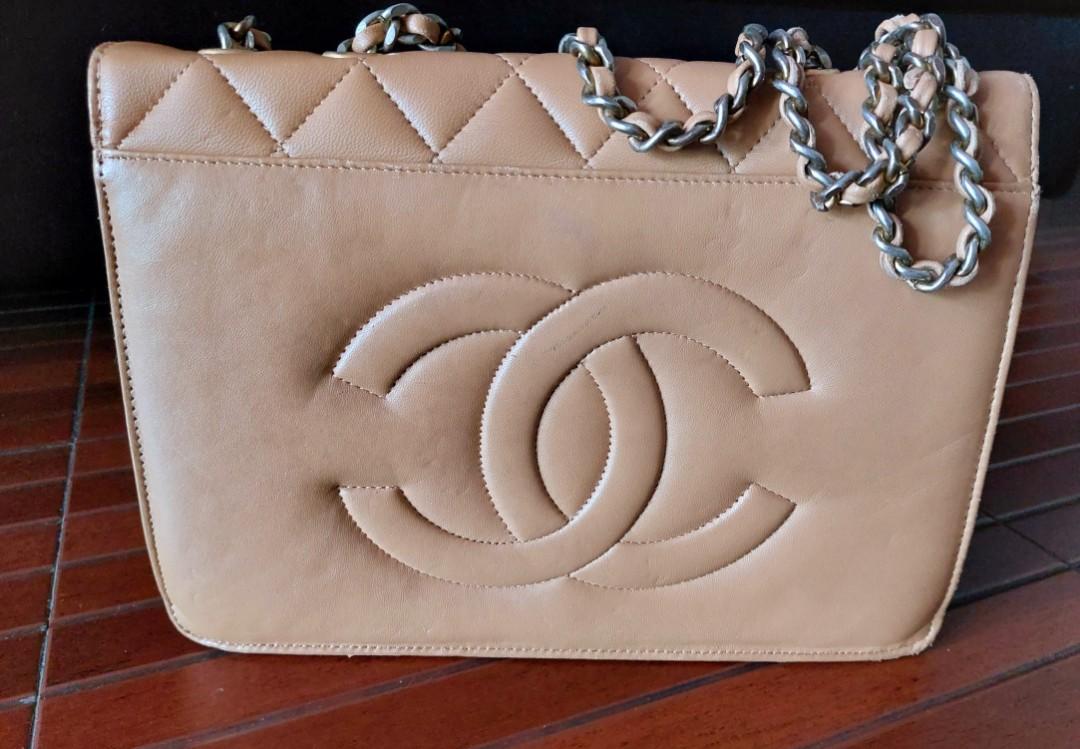 Beige Quilted Chain Bag (Category: Shoulder Bags) located in Makati City. Submitted by drawerph (Listing ID 1125739593, Image 2). Description: .