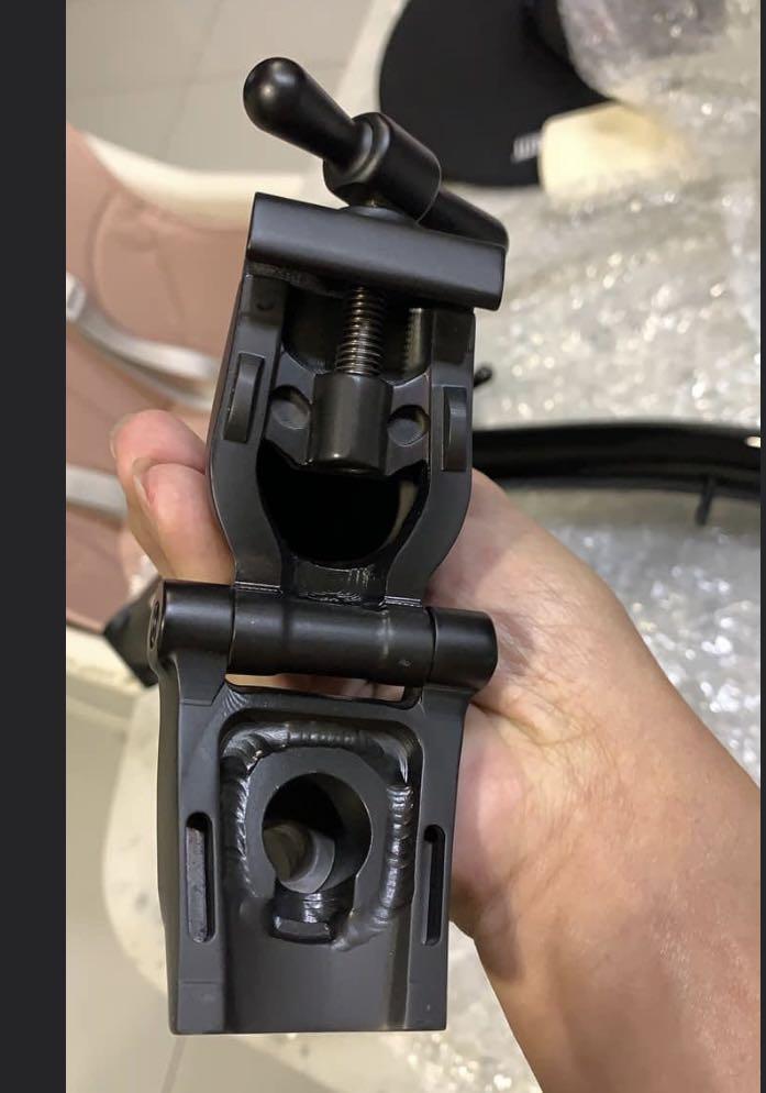 Brompton Titanium Stem (Category: Parts & Accessories) located in Singapore. Submitted by bromprr_type_r_31 (Listing ID 1125882833, Image 3). Description: Interested can PM me for better quality video/photos of the M/S stem You can look at other listings on titanium fork and triangle. Raw finishing $640 Titanium S stem 557g Another photo is stock M stem weight.
