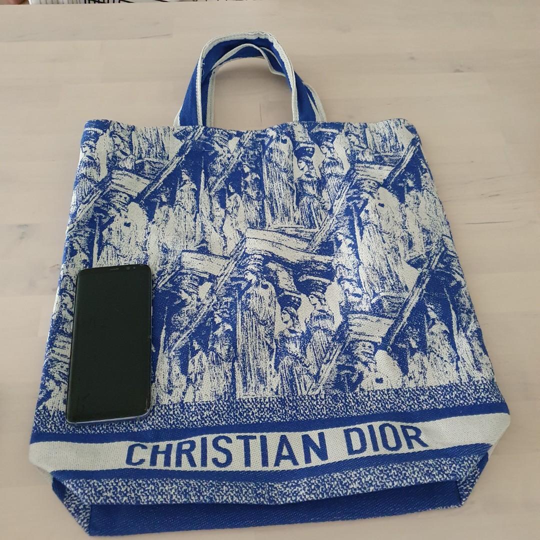 Dior // Cruise 2022 Blue Embroidered Shopping Tote – VSP Consignment