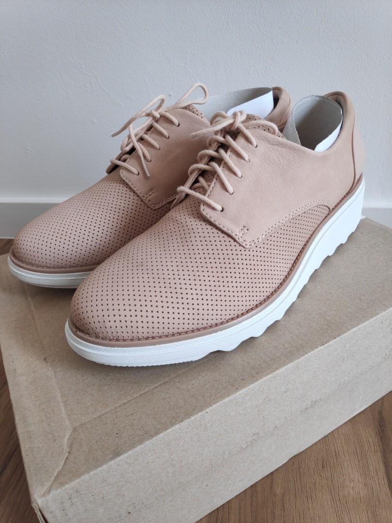 Clarks blush top shoes