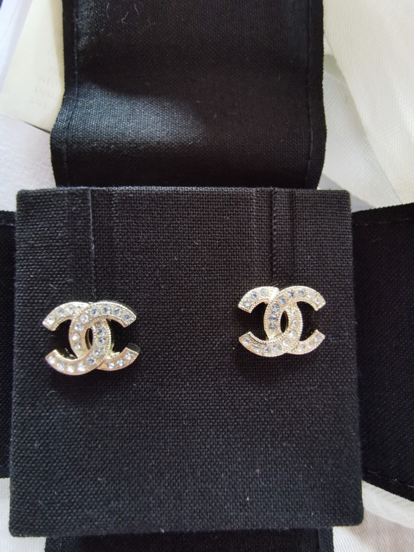 Authentic Classic Chanel Earrings Gold kept unused Luxury
