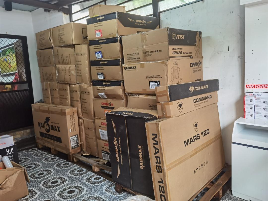 NOVUS MAVERICK CGW100 /CGW105 GAMING CHAIR, Furniture & Home Living