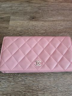 (Category: ) located in . Submitted by mycloudycloset (Listing ID 1125754970, Image 1). Description: .