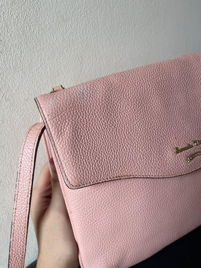 PreLoved Samantha Thavasa Sling Bag (Category: Cross-body Bags) located in Makati City. Submitted by vireeza09 (Listing ID 1125794251, Image 3). Description: PreLoved Samantha Thavasa Sling Bag 3 compartments Scratches on the leather as seen on the photos. But not really noticeable from afar No rubs on corners. PM for inquiries. .