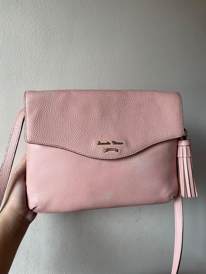 PreLoved Samantha Thavasa Sling Bag (Category: Cross-body Bags) located in Makati City. Submitted by vireeza09 (Listing ID 1125794251, Image 1). Description: PreLoved Samantha Thavasa Sling Bag 3 compartments Scratches on the leather as seen on the photos. But not really noticeable from afar No rubs on corners. PM for inquiries. .