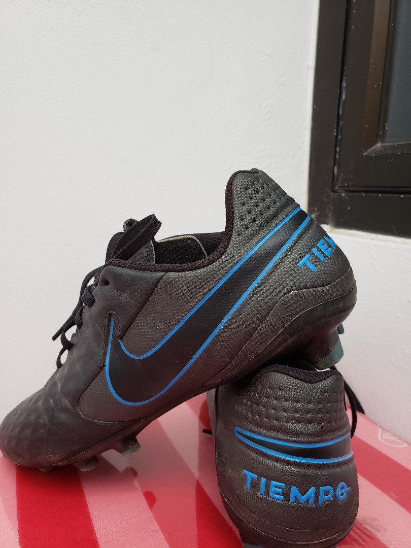 hiking trainers nike
