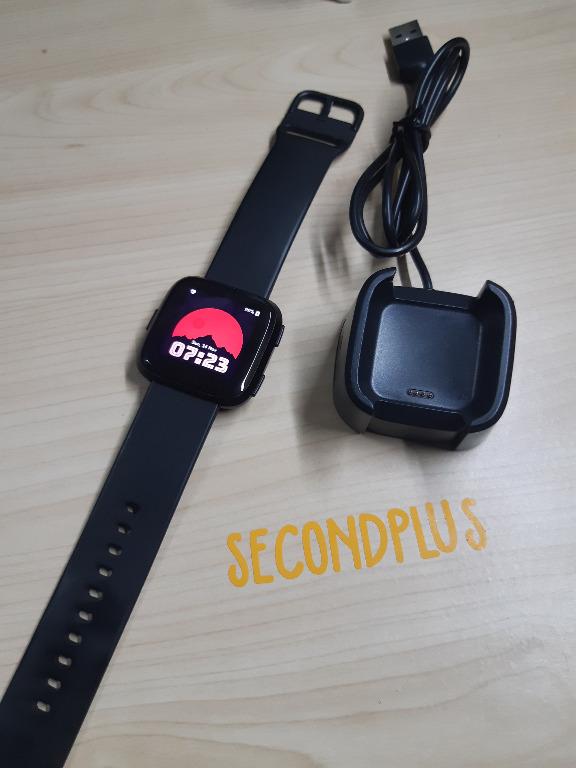 Jam tangan fitbit versa store