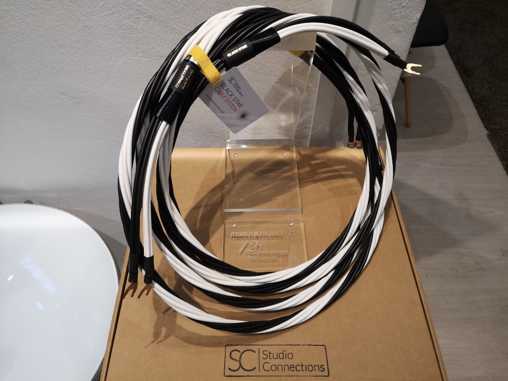 Studio Connections Black Star 2.5m Spades speaker cables, Audio, Other